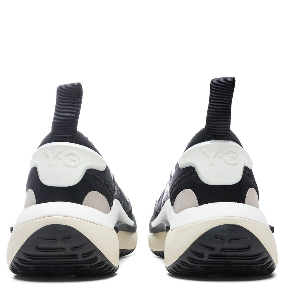 Qisan Cozy - Black/Core White/Chalk Pearl